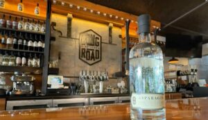 Une distillerie lance un nouveau spiritueux à base d’asperges du Michigan – YouTube